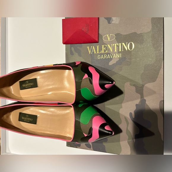 Authentic VALENTINO GARAVANI Psychedelic Camo Rockstud Pump - ONLY WORN TWICE - Picture 2 of 16